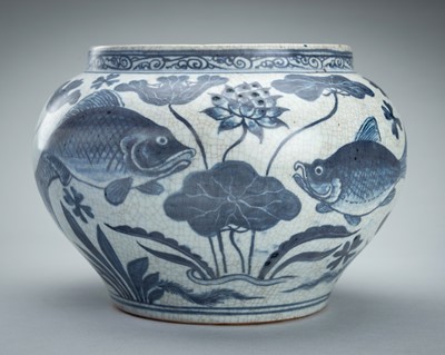 Lot 1954 - A BLUE AND WHITE ‘FISH IN A LOTUS POND’ PORCELAIN VASE, 19TH CENTURY