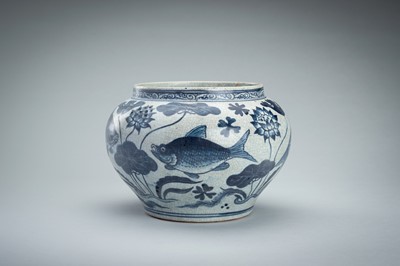 Lot 1954 - A BLUE AND WHITE ‘FISH IN A LOTUS POND’ PORCELAIN VASE, 19TH CENTURY