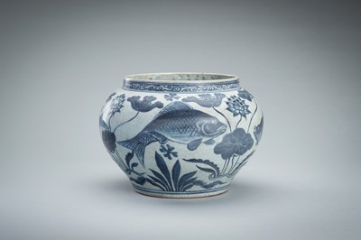 Lot 1954 - A BLUE AND WHITE ‘FISH IN A LOTUS POND’ PORCELAIN VASE, 19TH CENTURY
