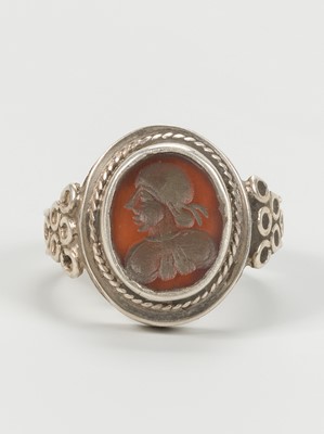 Lot 1316 - A CARNELIAN INTAGLIO INSET PERSIAN SILVER RING