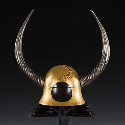 Lot 168 - A GOLD-LACQUERED ETCHU ZUNARI KABUTO WITH NKBKHK CERTIFICATE