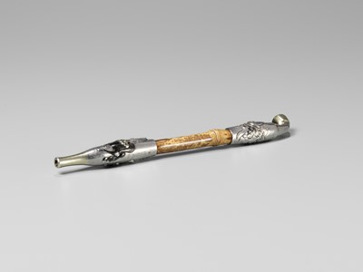 Lot 71 - SHORYUKEN MASATERU: A FINE AND LARGE SILVER AND BAMBOO KISERU (PIPE) DEPICTING THE BATTLE OF UJI