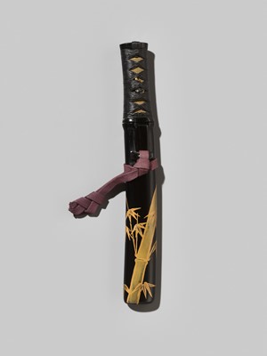 Lot 73 - A RARE LACQUER KAYAKU-IRE (GUNPOWDER FLASK) IN THE FORM OF A TANTO