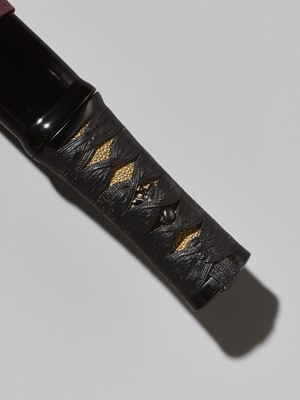 Lot 73 - A RARE LACQUER KAYAKU-IRE (GUNPOWDER FLASK) IN THE FORM OF A TANTO