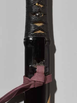 Lot 73 - A RARE LACQUER KAYAKU-IRE (GUNPOWDER FLASK) IN THE FORM OF A TANTO