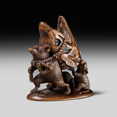 Lot 245 - SOMIN: AN AMUSING WOOD NETSUKE OF THREE RATS CARRYING A SALMON HEAD