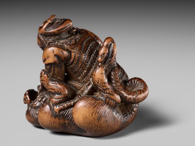 Lot 206 - A FINE WOOD NETSUKE OF INO HAYATA SLAYING THE NUE