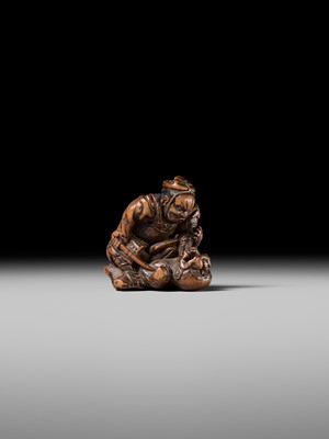 Lot 206 - A FINE WOOD NETSUKE OF INO HAYATA SLAYING THE NUE