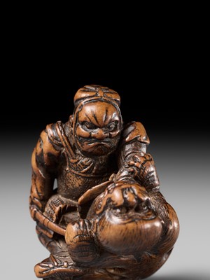 Lot 206 - A FINE WOOD NETSUKE OF INO HAYATA SLAYING THE NUE