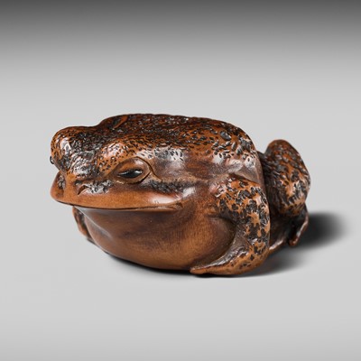 Lot 117 - A WOOD NETSUKE OF A CROUCHING TOAD, ATTRIBUTED TO MASANAO