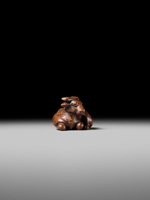 Lot 179 - YUGETSU: A FINE WOOD NETSUKE OF A RECUMBENT OX