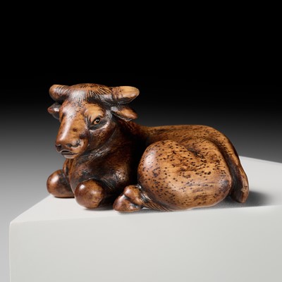 Lot 179 - YUGETSU: A FINE WOOD NETSUKE OF A RECUMBENT OX