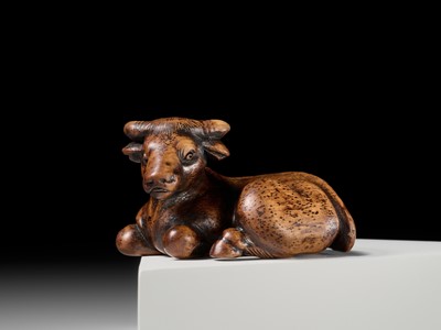 Lot 179 - YUGETSU: A FINE WOOD NETSUKE OF A RECUMBENT OX