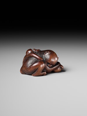 Lot 143 - MASANOBU: A SUPERB WOOD NETSUKE OF A MONKEY AND YOUNG