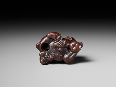 Lot 143 - MASANOBU: A SUPERB WOOD NETSUKE OF A MONKEY AND YOUNG