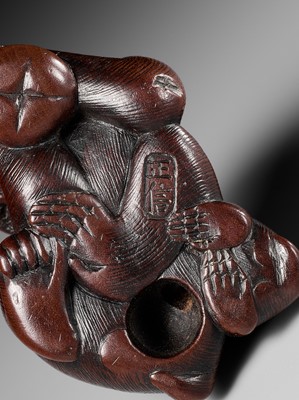 Lot 143 - MASANOBU: A SUPERB WOOD NETSUKE OF A MONKEY AND YOUNG