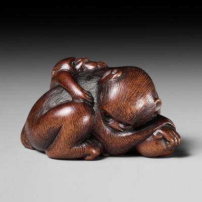 Lot 143 - MASANOBU: A SUPERB WOOD NETSUKE OF A MONKEY AND YOUNG