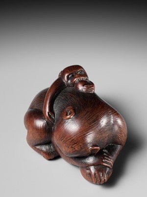 Lot 143 - MASANOBU: A SUPERB WOOD NETSUKE OF A MONKEY AND YOUNG