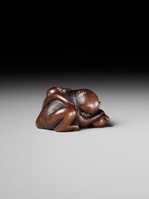 Lot 143 - MASANOBU: A SUPERB WOOD NETSUKE OF A MONKEY AND YOUNG