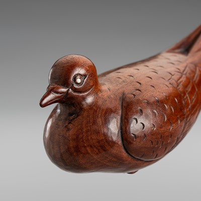 Lot 1582 - A LARGE AND RARE WOOD NETSUKE OF A GULL