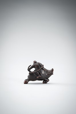 Lot 547 - SHURAKU: A WOOD NETSUKE OF NITTA NO SHIRO RIDING A WILD BOAR