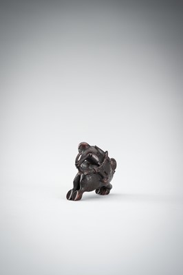 Lot 547 - SHURAKU: A WOOD NETSUKE OF NITTA NO SHIRO RIDING A WILD BOAR