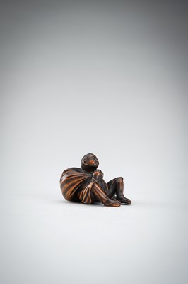 Lot 548 - A RARE WOOD NETSUKE OF A BOY WITH SACK