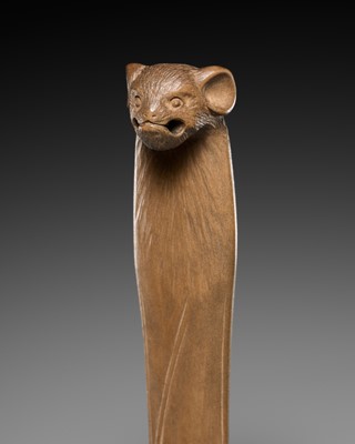Lot 437 - KYOKUTEI: AN UNUSUAL SO-SCHOOL WOOD OBI-HASAMI NETSUKE OF A STYLIZED BAT