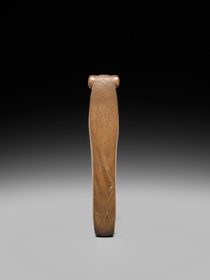 Lot 437 - KYOKUTEI: AN UNUSUAL SO-SCHOOL WOOD OBI-HASAMI NETSUKE OF A STYLIZED BAT