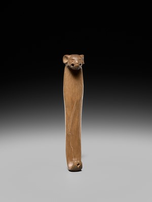 Lot 437 - KYOKUTEI: AN UNUSUAL SO-SCHOOL WOOD OBI-HASAMI NETSUKE OF A STYLIZED BAT
