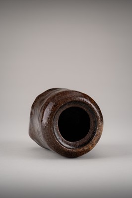 Lot 165 - AN IRREGULAR SETO WARE BROWN-GLAZED CHAIRE (TEA CADDY)