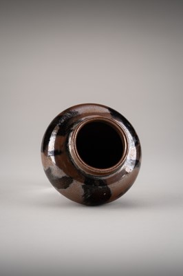 Lot 178 - A TAIKAI SETO WARE GLAZED CHAIRE (TEA CADDY)