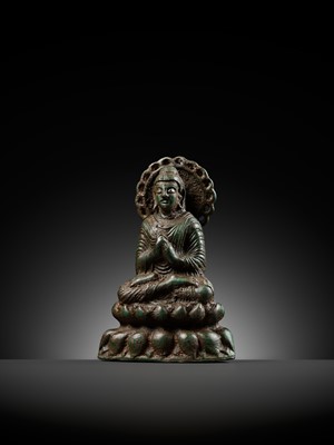 Lot 608 - A SILVER-INLAID BRONZE FIGURE OF BUDDHA, SWAT VALLEY, 7TH-8TH CENTURY