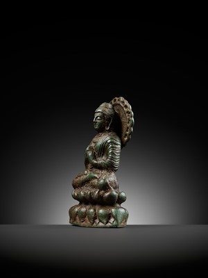Lot 608 - A SILVER-INLAID BRONZE FIGURE OF BUDDHA, SWAT VALLEY, 7TH-8TH CENTURY