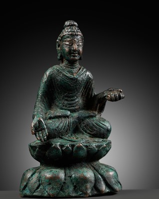 Lot 173 - A SILVER-INLAID BRONZE FIGURE OF BUDDHA SHAKYAMUNI, SWAT VALLEY, 7TH CENTURY