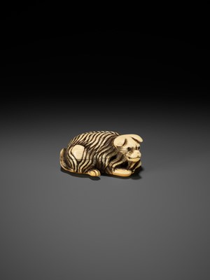 Lot 56 - A RARE IVORY NETSUKE OF A JAKONEKO (MUSK CAT)