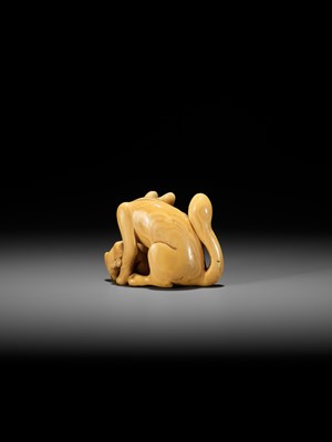 Lot 60 - A RARE IVORY NETSUKE OF A KITSUNE (FOX) AND CUB