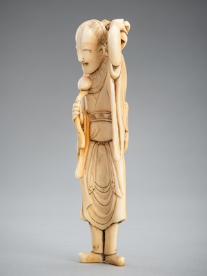 Lot 292 - A LARGE AND TALL IVORY NETSUKE OF A SAGE, EDO PERIOD