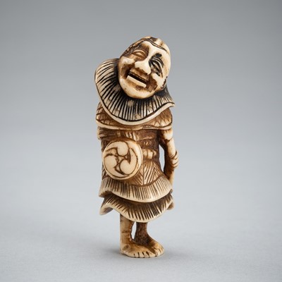 Lot 1262 - A STAG ANTLER NETSUKE OF A DUTCHMAN WITH DRUM