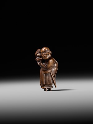 Lot 189 - A FINE WOOD NETSUKE OF A BLIND MAN WITH A STONE IN HIS GETA, ATTRIBUTED TO SHOKO