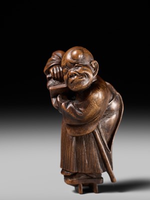 Lot 189 - A FINE WOOD NETSUKE OF A BLIND MAN WITH A STONE IN HIS GETA, ATTRIBUTED TO SHOKO