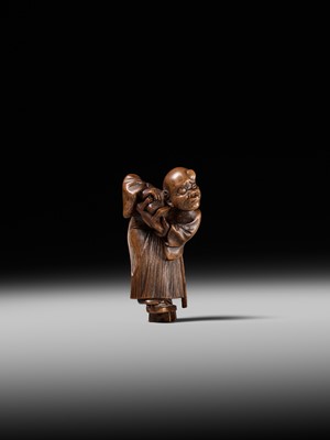 Lot 189 - A FINE WOOD NETSUKE OF A BLIND MAN WITH A STONE IN HIS GETA, ATTRIBUTED TO SHOKO