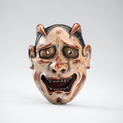 Lot 478 - A WOOD MASK NETSUKE OF HANNYA