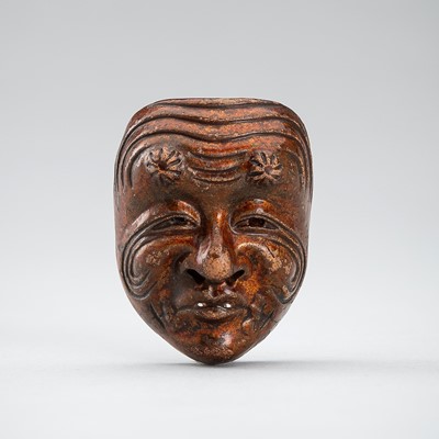 Lot 498 - A SIGNED LACQUERED CERAMIC MASK NETSUKE OF OKINA (HAKUSHIKIJO)