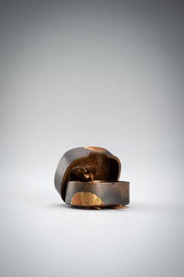 Lot 657 - A LACQUER HAKO NETSUKE WITH KIKU BLOSSOMS