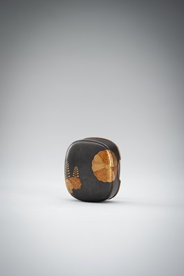 Lot 657 - A LACQUER HAKO NETSUKE WITH KIKU BLOSSOMS