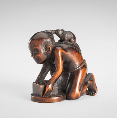 Lot 1607 - TOMOMASA: A FINE WOOD NETSUKE OF A RAT CATCHER