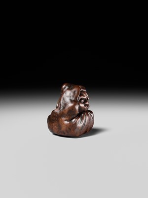 Lot 218 - MIWA: AN INLAID WOOD NETSUKE OF AN OLD CHINESE COIN AND DARUMA (ZENI AND ZEN)