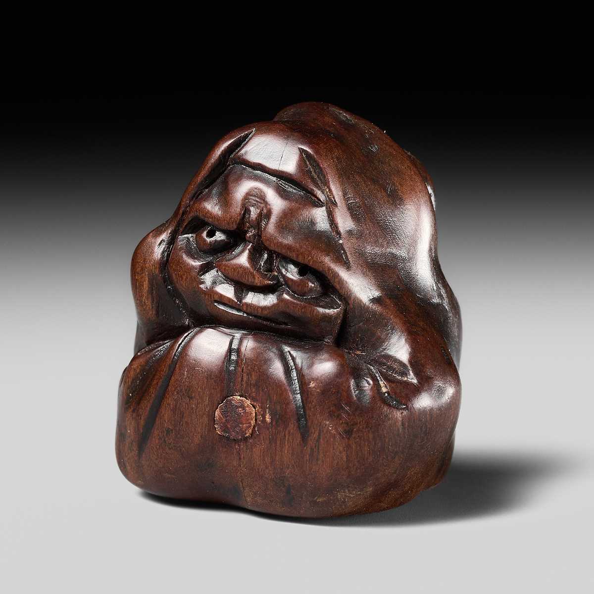 Lot 218 - MIWA: AN INLAID WOOD NETSUKE OF AN OLD CHINESE COIN AND DARUMA (ZENI AND ZEN)