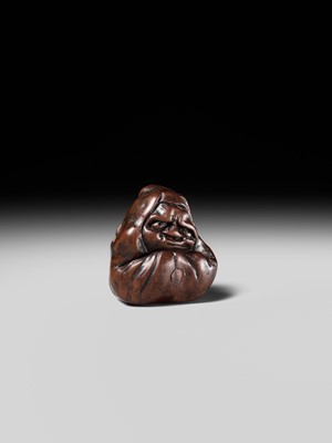 Lot 218 - MIWA: AN INLAID WOOD NETSUKE OF AN OLD CHINESE COIN AND DARUMA (ZENI AND ZEN)